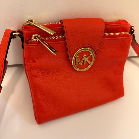 Michael Kors Coral Leather Crossbody with Gold Hardware NWOT+COA - Picture 9 of 12